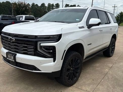 Used 2025 Chevrolet Tahoe High Country AWD/4WD image 3