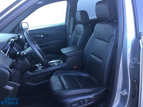 Used 2023 Chevrolet Traverse RS image 25