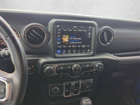 Used 2022 Jeep Wrangler Unlimited Sahara AWD/4WD image 10