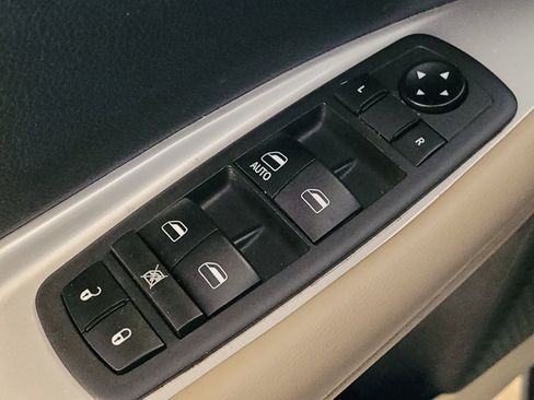 Used 2019 Dodge Journey SE w/ Premium Group image 27