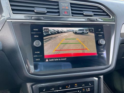 Used 2024 Volkswagen Tiguan SE image 18