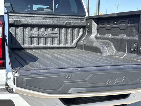 New 2026 GMC Canyon Denali image 10