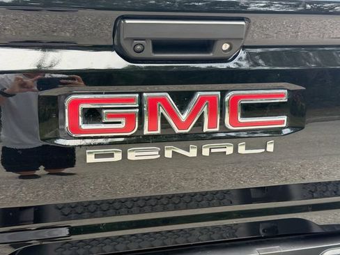 Used 2025 GMC Canyon Denali AWD/4WD image 11