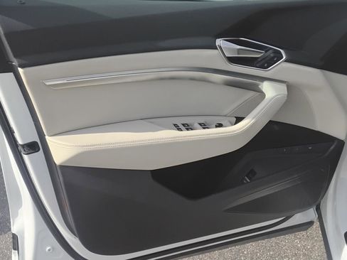 Certified 2024 Audi Q8 e-tron Premium image 16