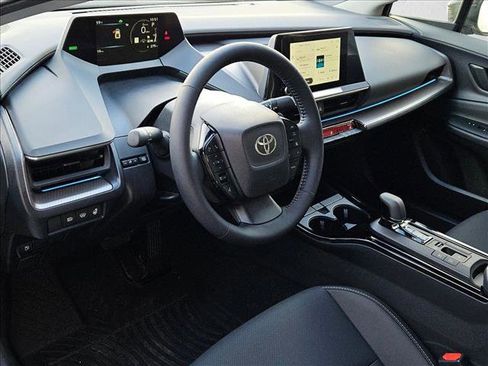 Used 2025 Toyota Prius XLE image 10