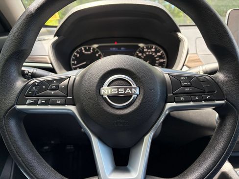 Used 2025 Nissan Altima 2.5 SV FWD image 28