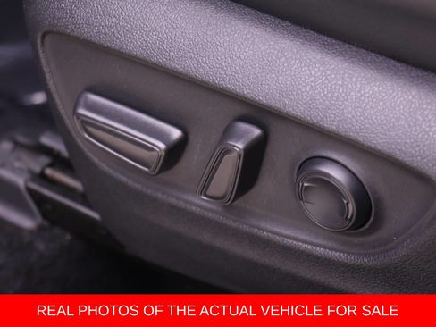 Used 2022 Toyota Highlander XSE FWD image 15