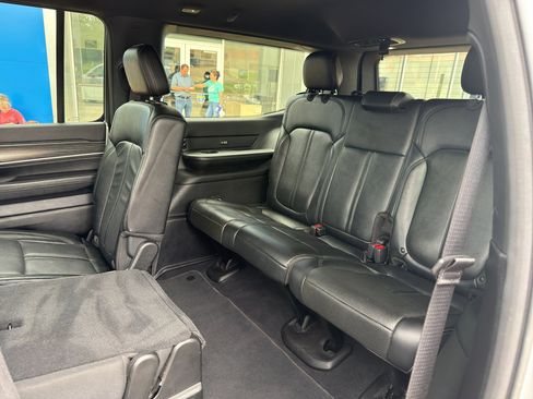 Used 2024 Jeep Wagoneer Series II w/ Flexible Seating Group RWD image 16