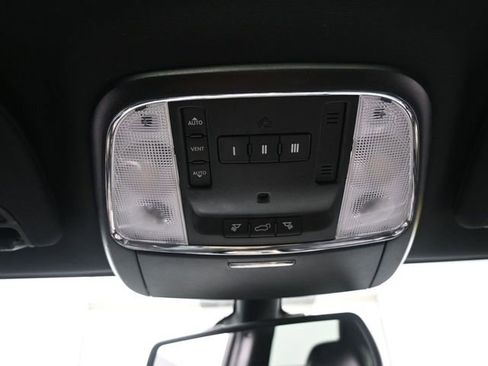 Used 2015 Jeep Grand Cherokee Limited image 12