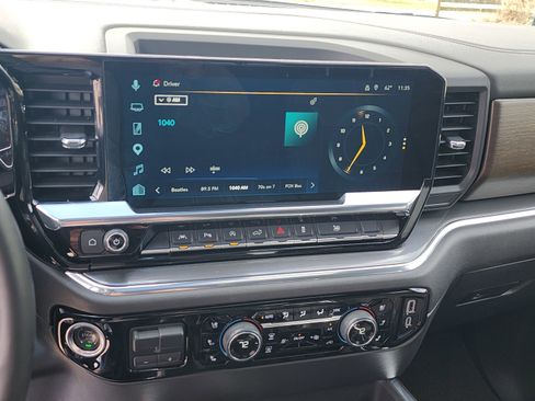 Used 2025 Chevrolet Silverado 1500 High Country w/ Technology Package image 17