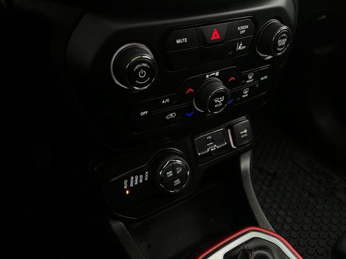 Used 2021 Jeep Renegade Trailhawk w/ Sun & Sound Group image 14