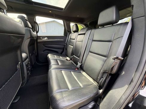Used 2019 Jeep Grand Cherokee Limited w/ Luxury Group II AWD/4WD image 17