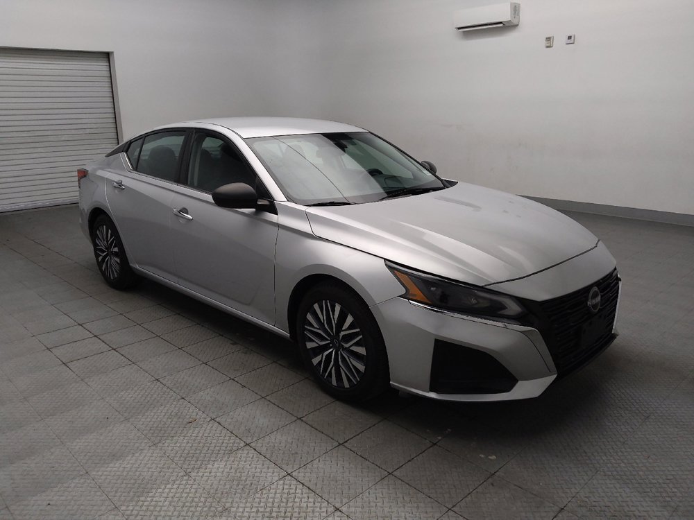 Used 2024 Nissan Altima 2.5 SV FWD image 13