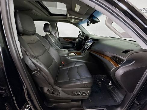 Used 2019 Cadillac Escalade Premium Luxury image 32