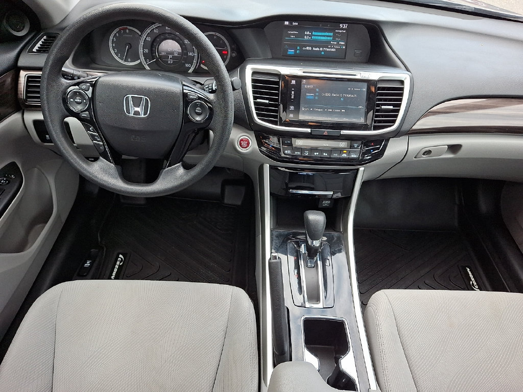 Used 2017 Honda Accord EX image 11