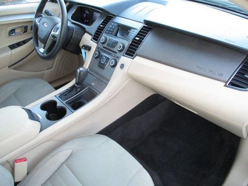 Used 2017 Ford Taurus SE image 35