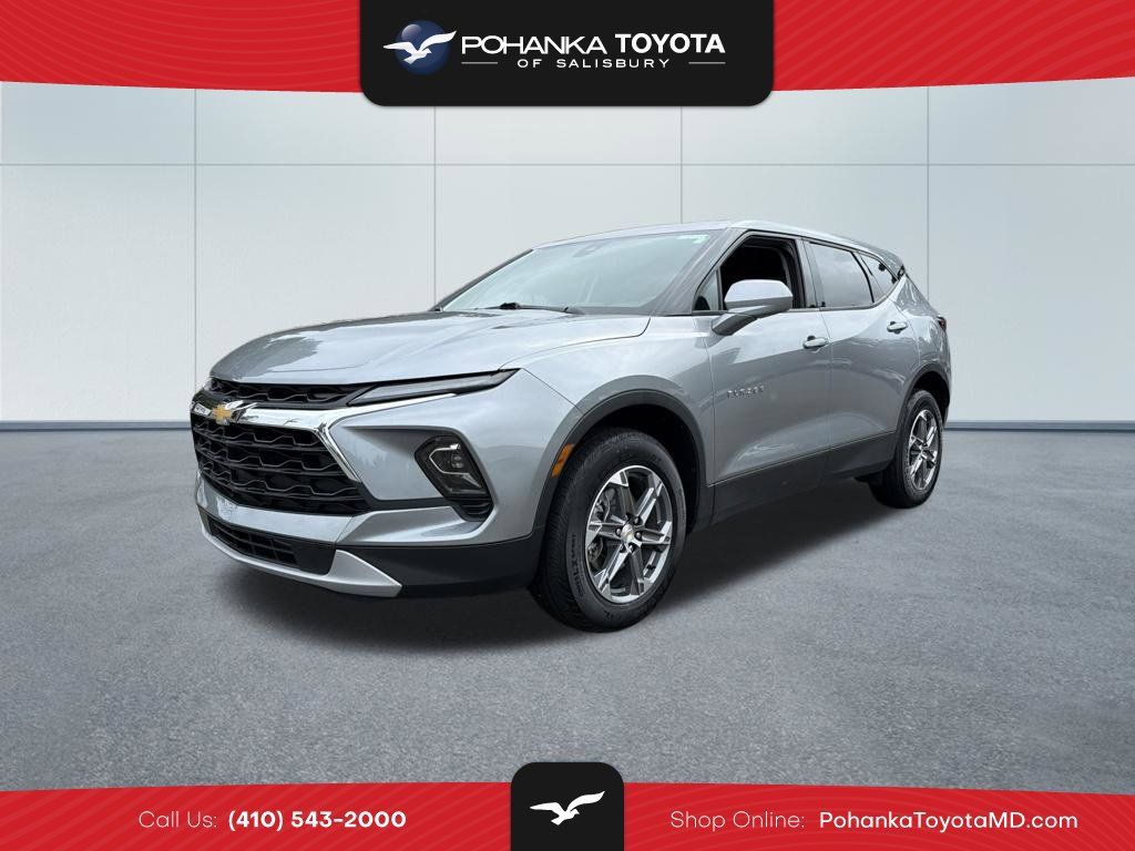 Used 2025 Chevrolet Blazer LT FWD image 1