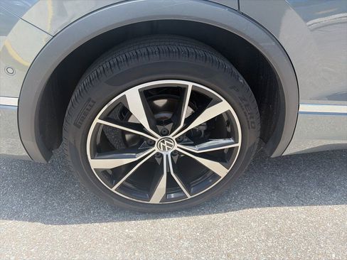 Used 2022 Volkswagen Tiguan SEL R-Line AWD/4WD image 10