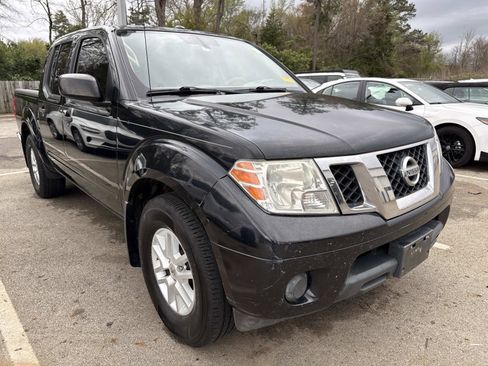 Used 2018 Nissan Frontier SV image 1
