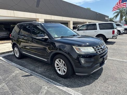 Used 2016 Ford Explorer XLT w/ Equipment Group 202A FWD image 4