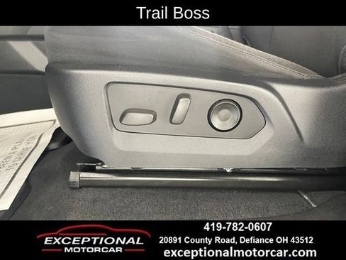 Used 2024 Chevrolet Colorado Trail Boss w/ Technology Package AWD/4WD image 35