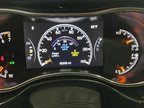 Used 2018 Jeep Grand Cherokee Limited AWD/4WD image 10