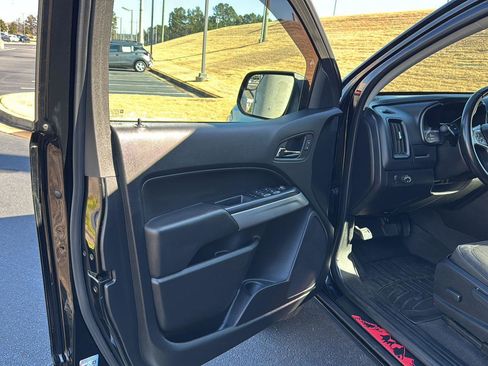 Used 2020 Chevrolet Colorado LT image 14