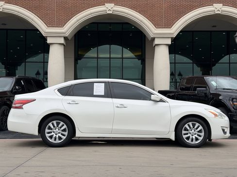 Used 2015 Nissan Altima 2.5 S w/ Power Driver Seat Package FWD image 3