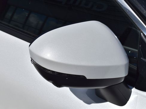 Used 2025 Nissan Rogue Platinum w/ Platinum Premium Package FWD image 16