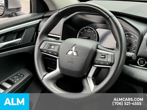 Used 2025 Mitsubishi Outlander SE FWD image 27