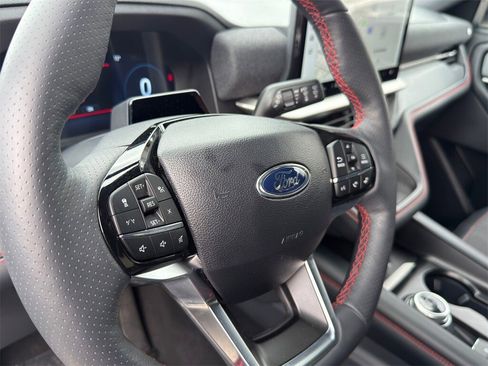 Used 2025 Ford Explorer ST-Line w/ ST-Line Street Pack image 15