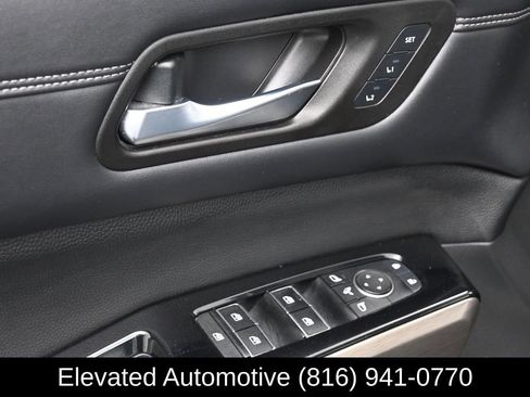 Used 2022 Nissan Pathfinder Platinum w/ Cargo Package AWD/4WD image 20