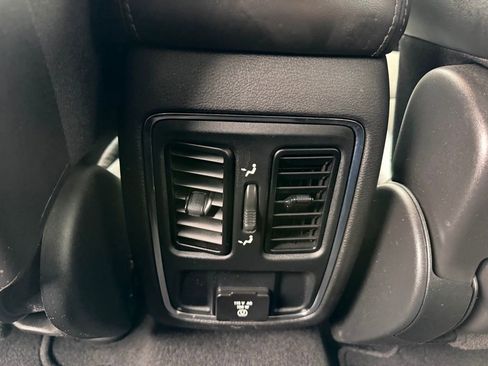 Used 2021 Jeep Grand Cherokee Laredo X image 28