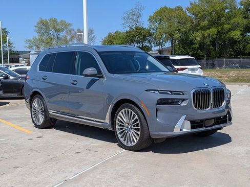 Used 2023 BMW X7 xDrive40i w/ Executive Package image 3