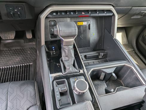 Used 2024 Toyota Tundra Limited AWD/4WD image 32