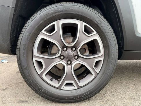 Used 2016 Jeep Renegade Limited image 27