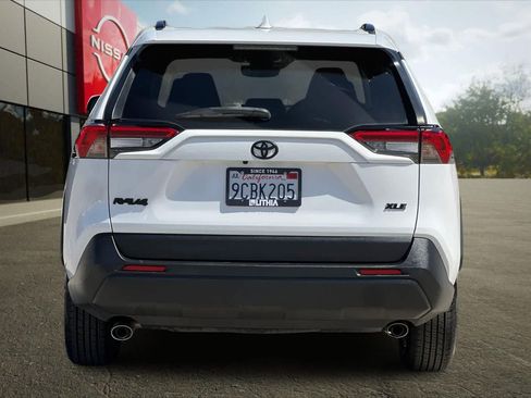 Used 2022 Toyota RAV4 XLE w/ Convenience Package FWD image 8