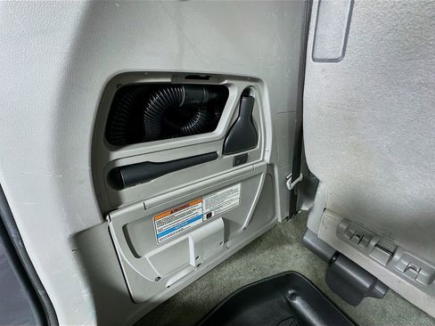 Used 2017 Honda Odyssey SE image 35