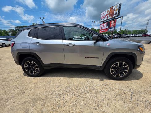 Used 2019 Jeep Compass Trailhawk AWD/4WD image 4