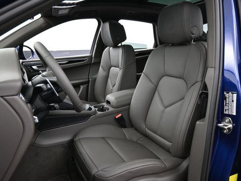 Certified 2026 Porsche Macan AWD/4WD image 5