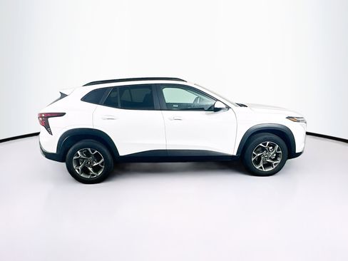 Used 2025 Chevrolet Trax LT w/ LT Convenience Package FWD image 10