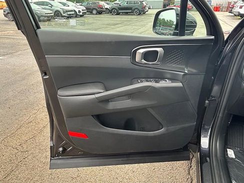 New 2025 Kia Sorento S image 13
