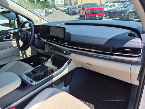 Used 2025 Kia Carnival SX w/ SX Dark Edition Package FWD image 33