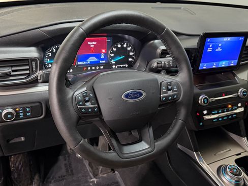 Used 2020 Ford Explorer XLT w/ Equipment Group 202A AWD/4WD image 10