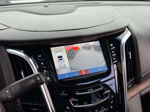 Used 2019 Cadillac Escalade Premium Luxury image 4
