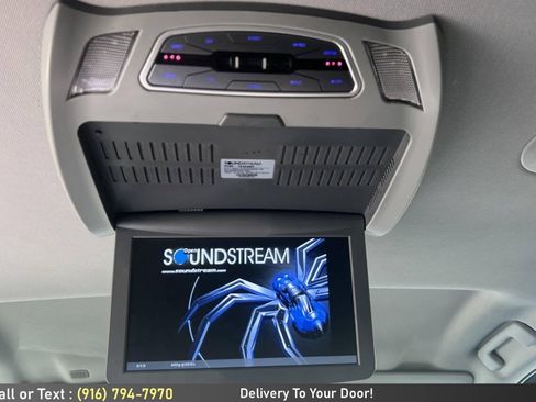Used 2018 Chevrolet Suburban LT AWD/4WD image 24
