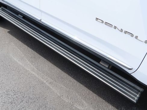 Certified 2022 GMC Yukon XL Denali AWD/4WD image 11