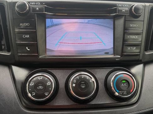 Used 2018 Toyota RAV4 LE image 18