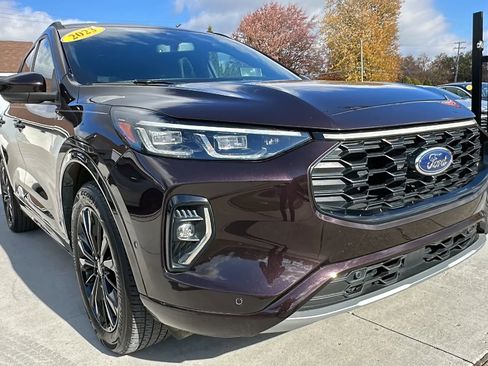 Used 2023 Ford Escape ST-Line Elite w/ Premium Technology Package image 10
