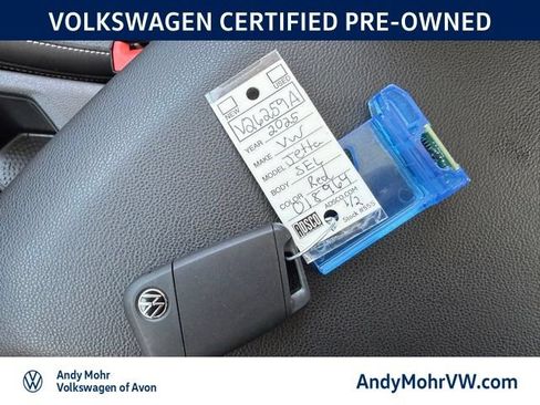 Used 2025 Volkswagen Jetta SEL FWD image 32